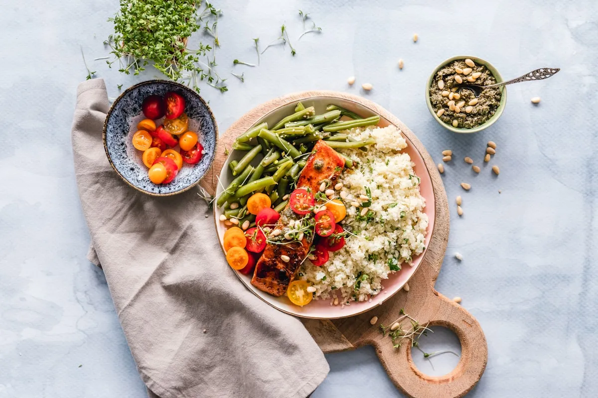 Préparation culinaire avec des ingrédients frais